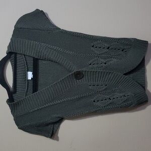 Suzy shier single button sweater size small